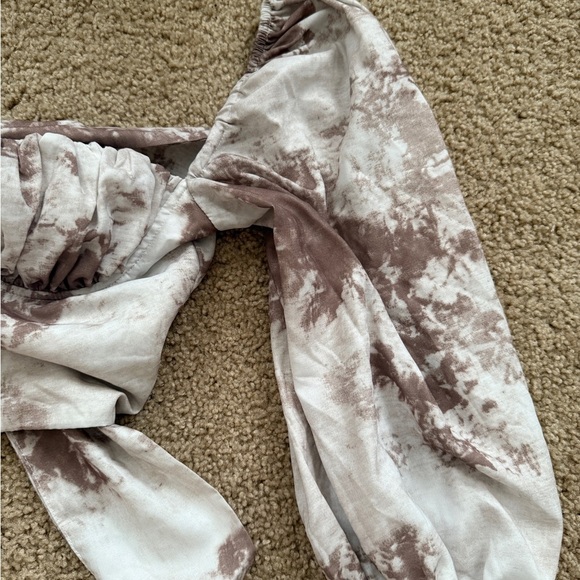 White and Brown Tie Front Blouse with Flutter Sleeves - Picture 3 of 9